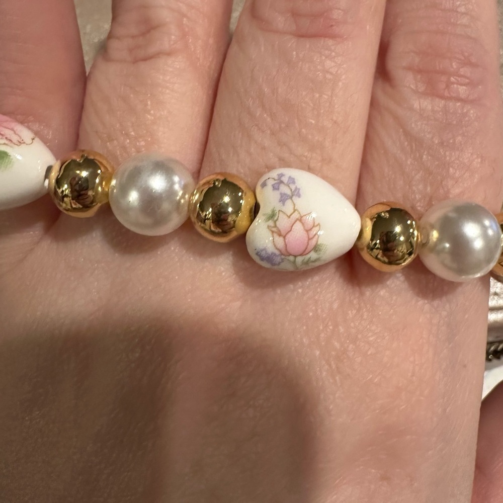 Floral Pearl and Gold Beaded Bracelet - Picture 3 of 5